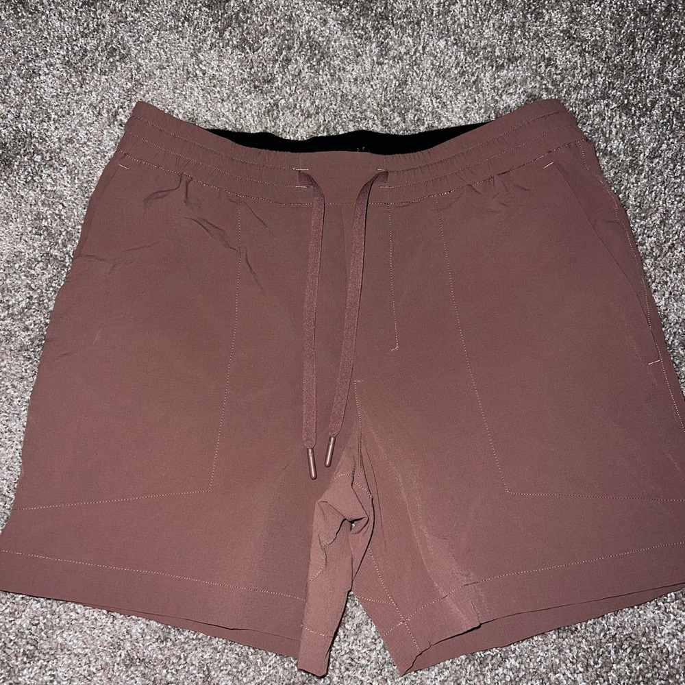 lululemon athletica Men's Rust Shorts - Picture 3 of 7